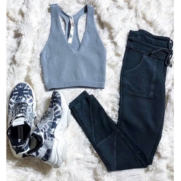 Free Throw Scoop Neck Cropped Top - Picture 9 of 12